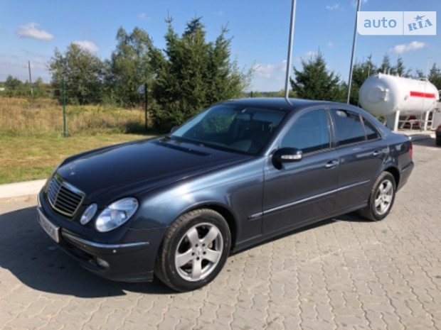 Mercedes-Benz E 320