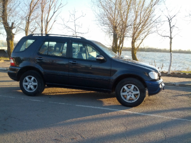 Mercedes-Benz ML 400