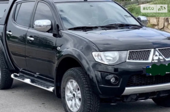 Mitsubishi L цена, технические характеристики, фото Мицубиси Л, отзывы, обои