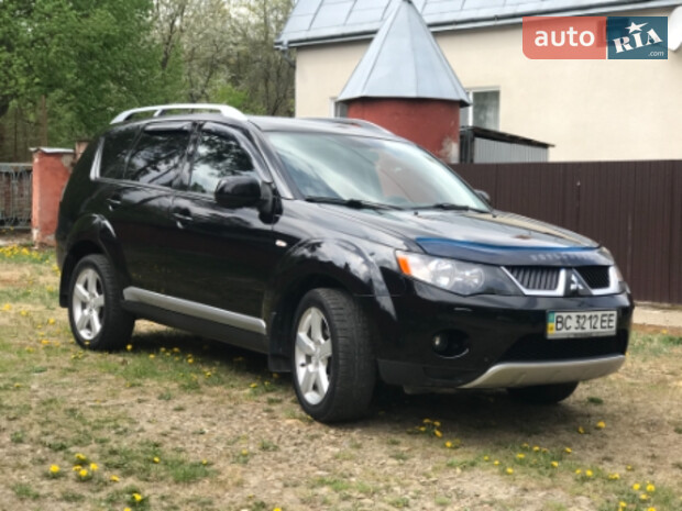 Mitsubishi Outlander XL