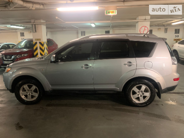 Mitsubishi Outlander XL