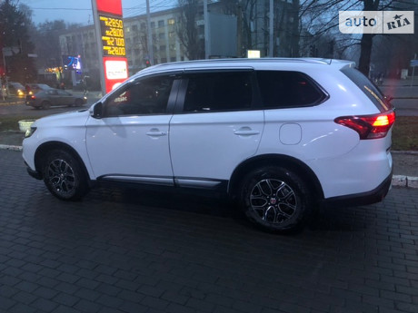 Mitsubishi Outlander 2.4 CVT (167 л.с.) 4WD 2016