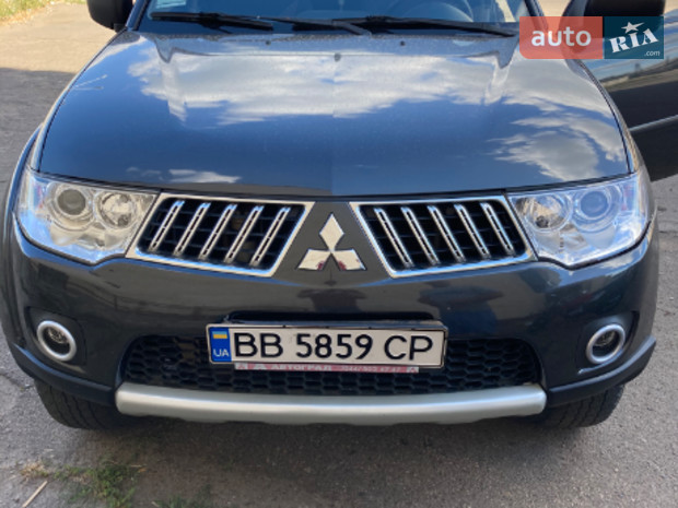 Pajero Sport Mitsubishi Pajero Sport
