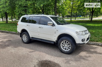 Mitsubishi Pajero Sport  2012