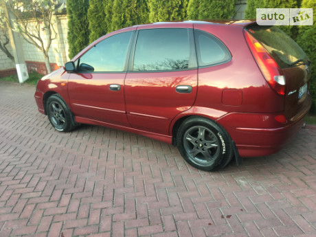 Nissan Almera Tino 2000