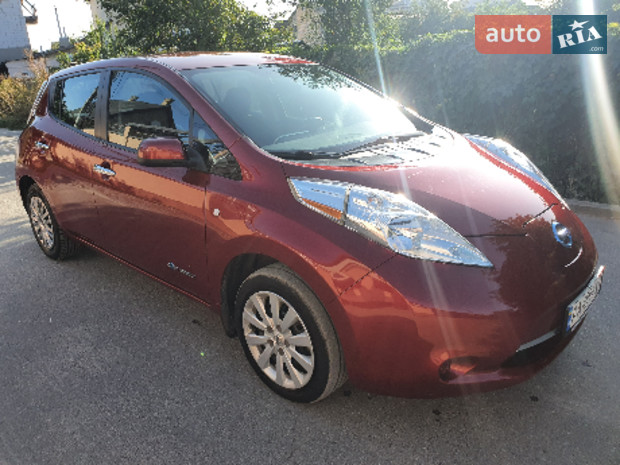 Leaf Nissan Leaf