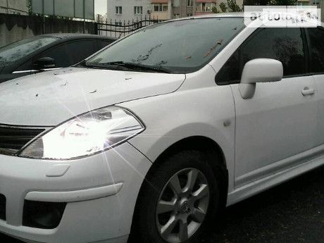 Nissan TIIDA 2011