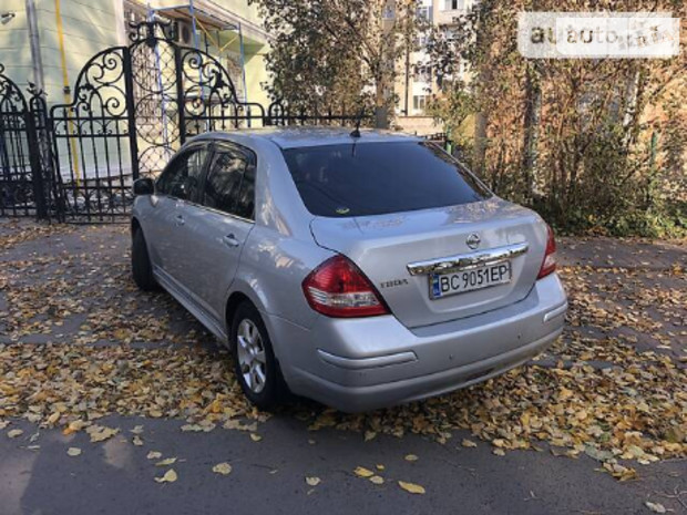 Nissan TIIDA