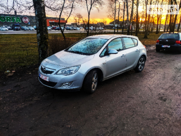 Opel Astra J