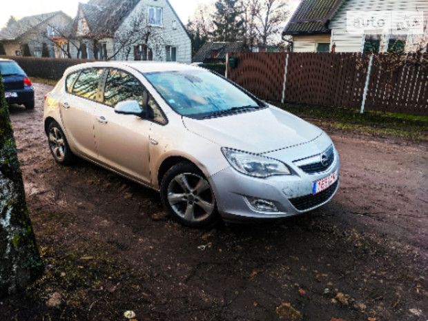 Opel Astra J