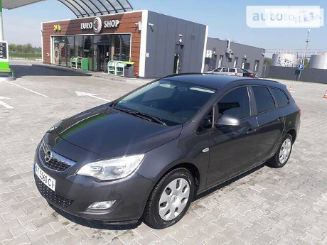 Opel Astra J 2011