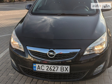Opel Astra J 2011