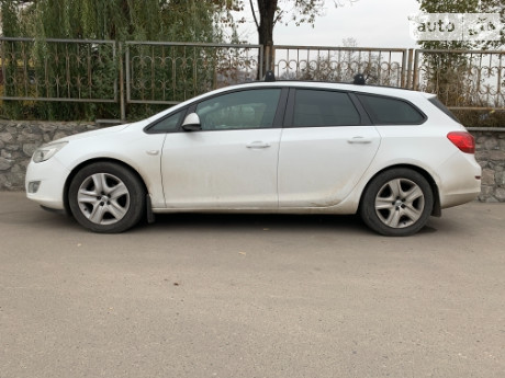 Opel Astra J 2011