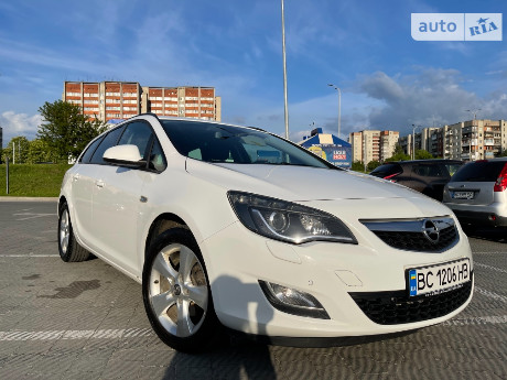 Opel Astra J 2011