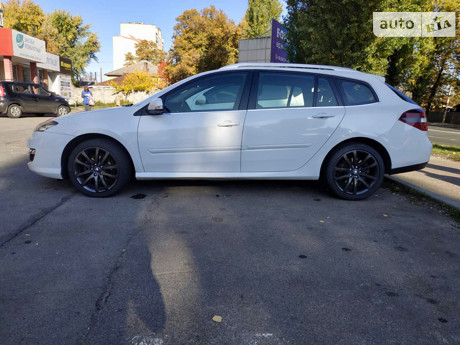 Renault Laguna 1.5D MT (110 л.с.) 2011