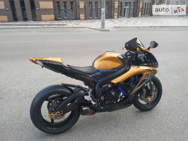 Suzuki GSX R 750