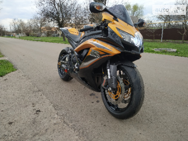 Suzuki GSX R 750