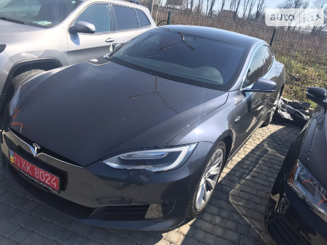 Tesla Model S 2015