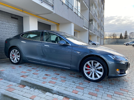 Tesla Model S 2014