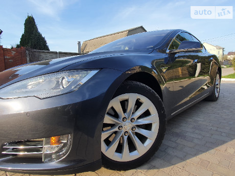 Tesla Model S 2016