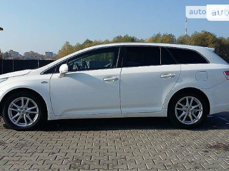 Toyota Avensis 2011