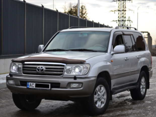 Toyota Land Cruiser 100