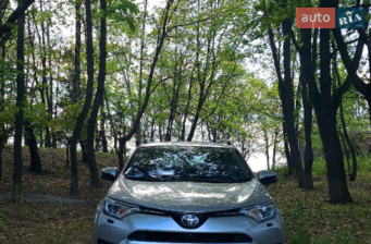 Toyota RAV4  2018