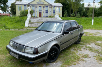 Volvo 460 1990