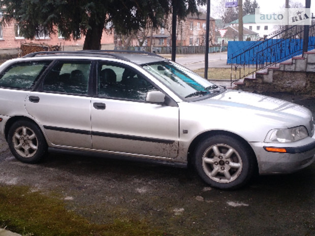 Фото Вольво В40 2002 року 