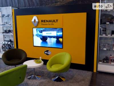 Автосалон Renault на Хмельницького