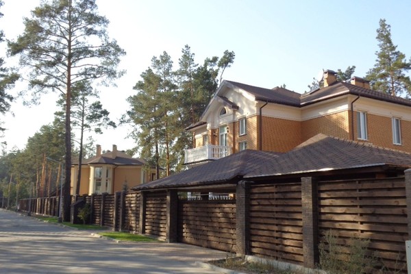 КМ Green Wood club