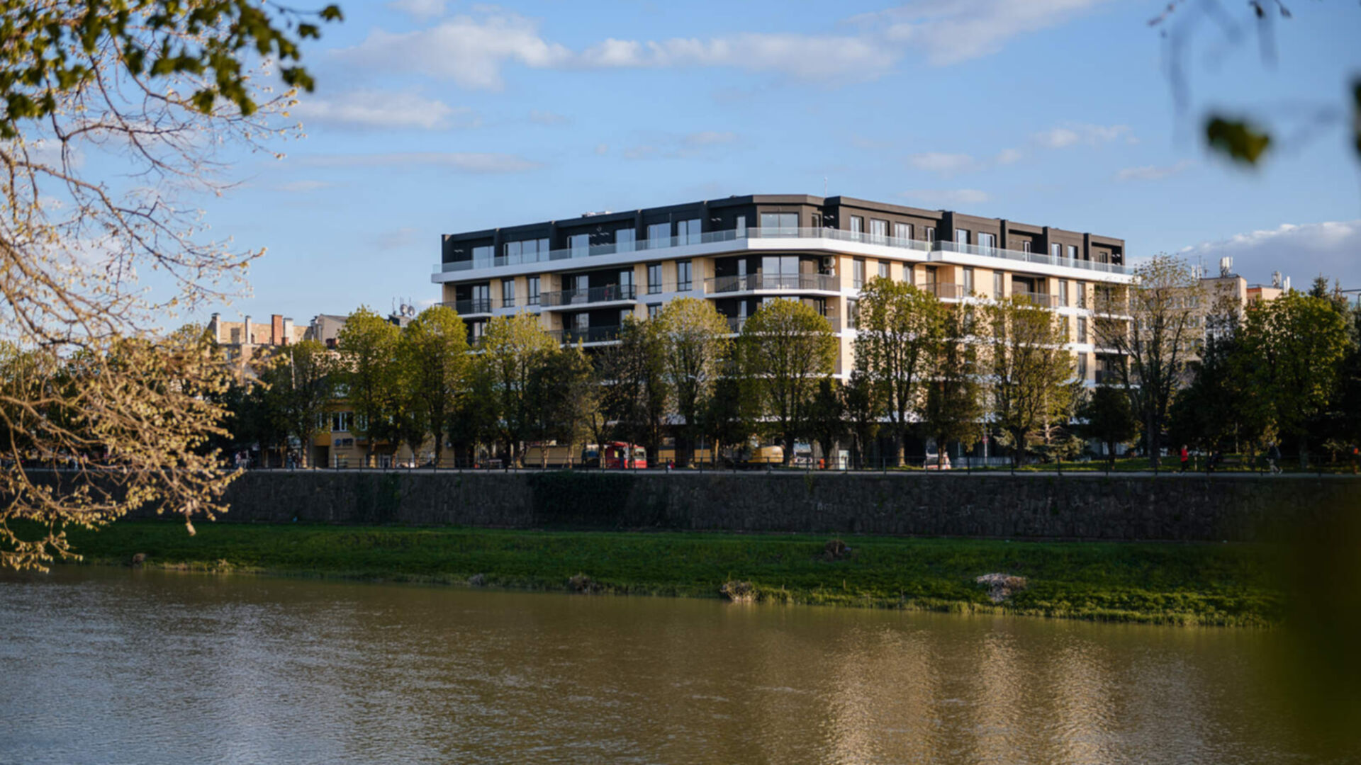 дом построен Станом на червень 2021 року ЖК River Land хід будівництва фото 273135