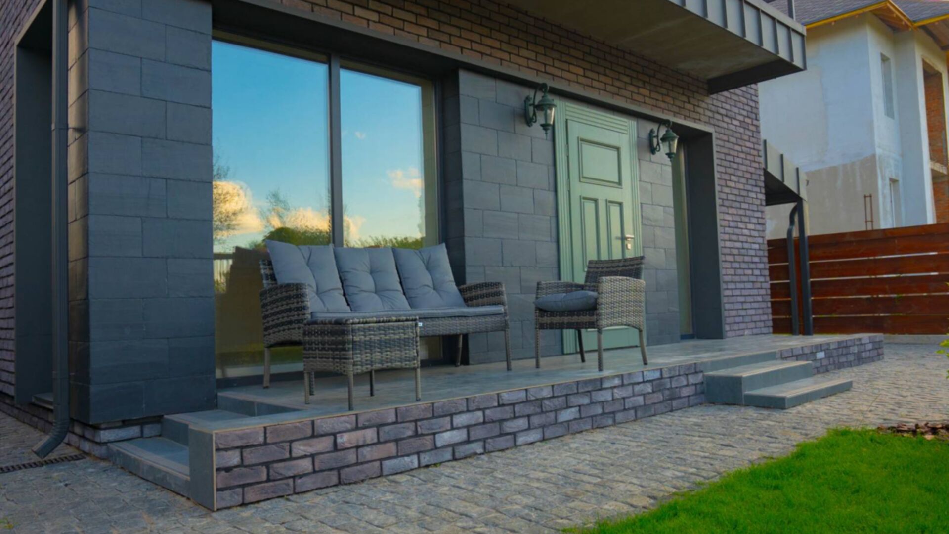 Состоянием на март 2023 года КГ BritanHouse ход строительства фото 552012