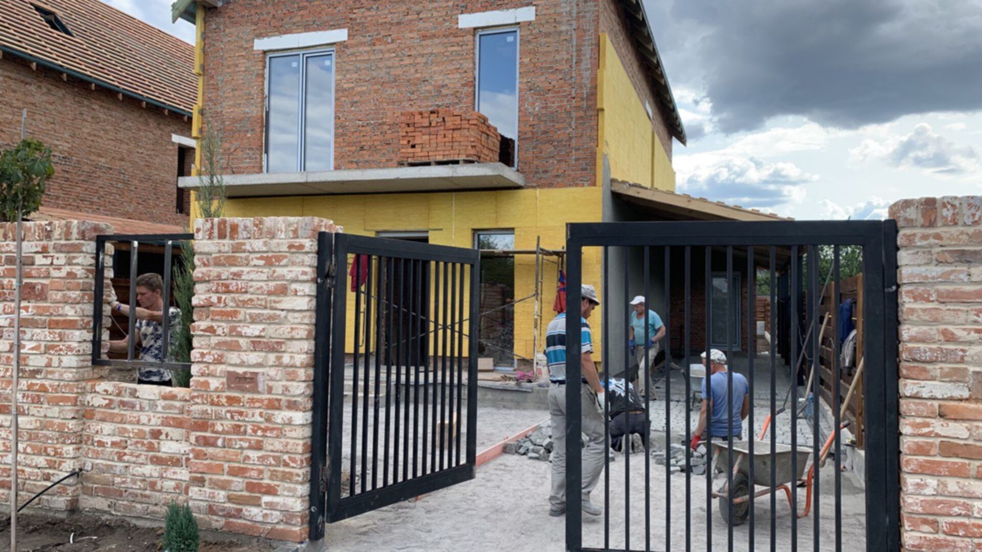 Состоянием на март 2023 года КГ BritanHouse ход строительства фото 552019