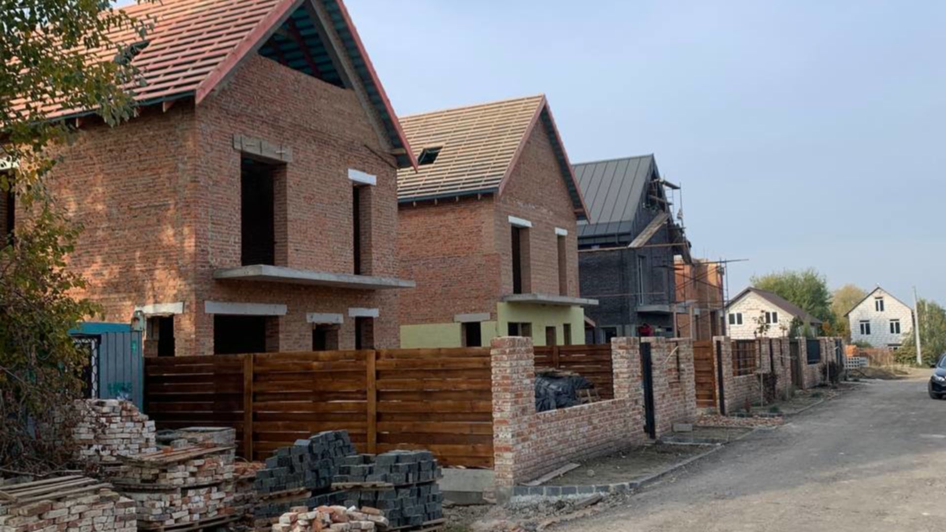 Состоянием на март 2023 года КГ BritanHouse ход строительства фото 552020