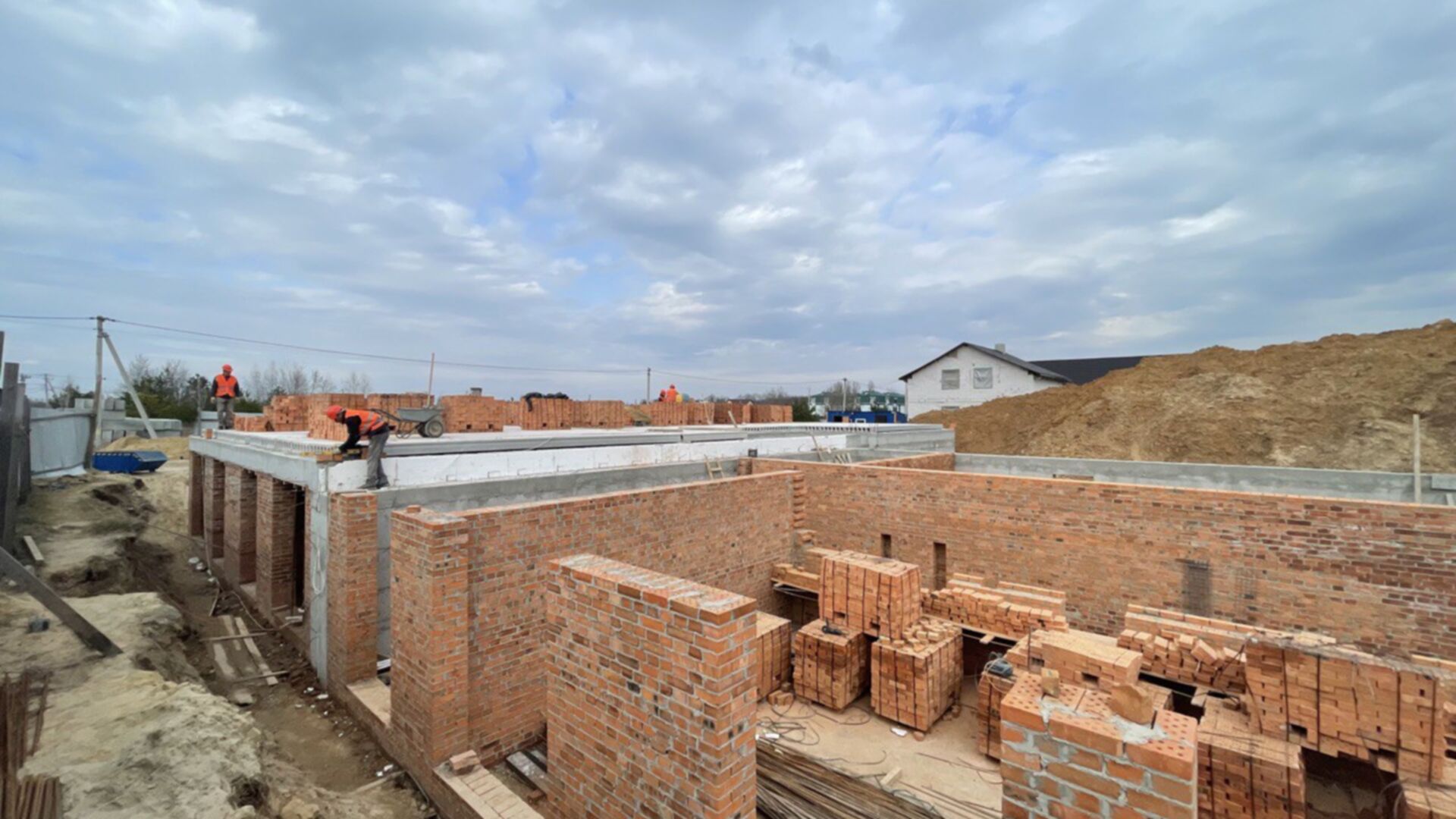 Станом на березень 2023 року ЖК Міланж хід будівництва фото 558377