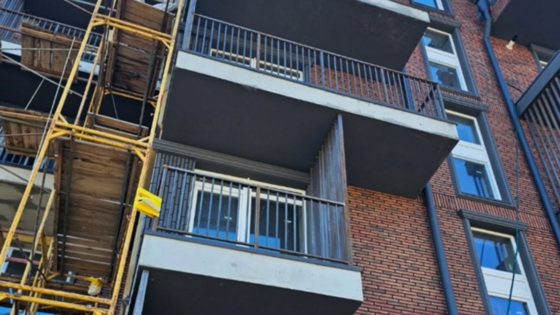 Станом на травень 2025 року Клубний будинок Безпечний дім хід будівництва фото 858827