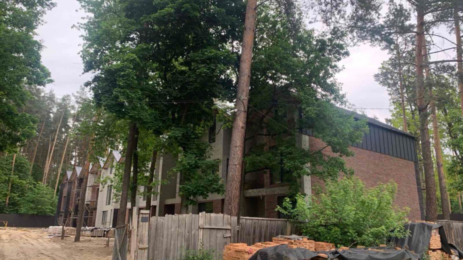 Состоянием на май 2025 года Таунхаус Forest Lane ход строительства фото 868280