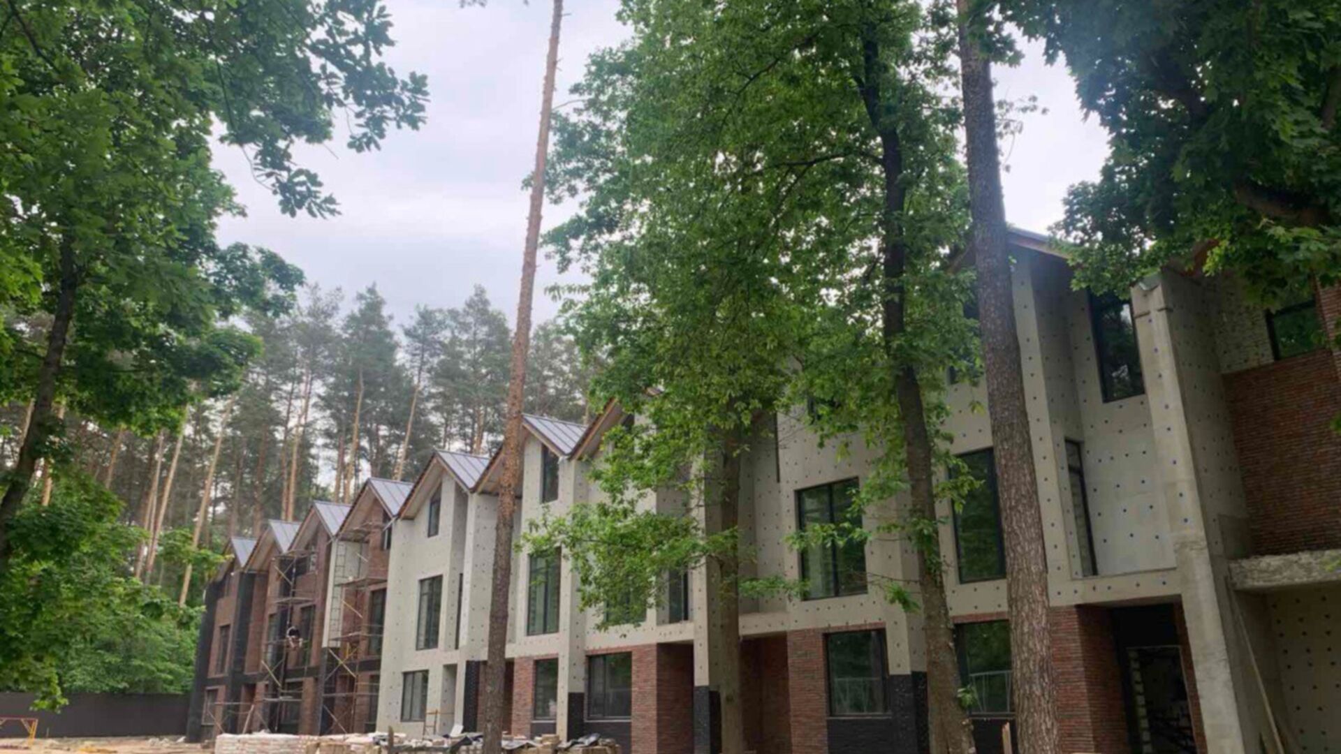 Состоянием на май 2025 года Таунхаус Forest Lane ход строительства фото 868282