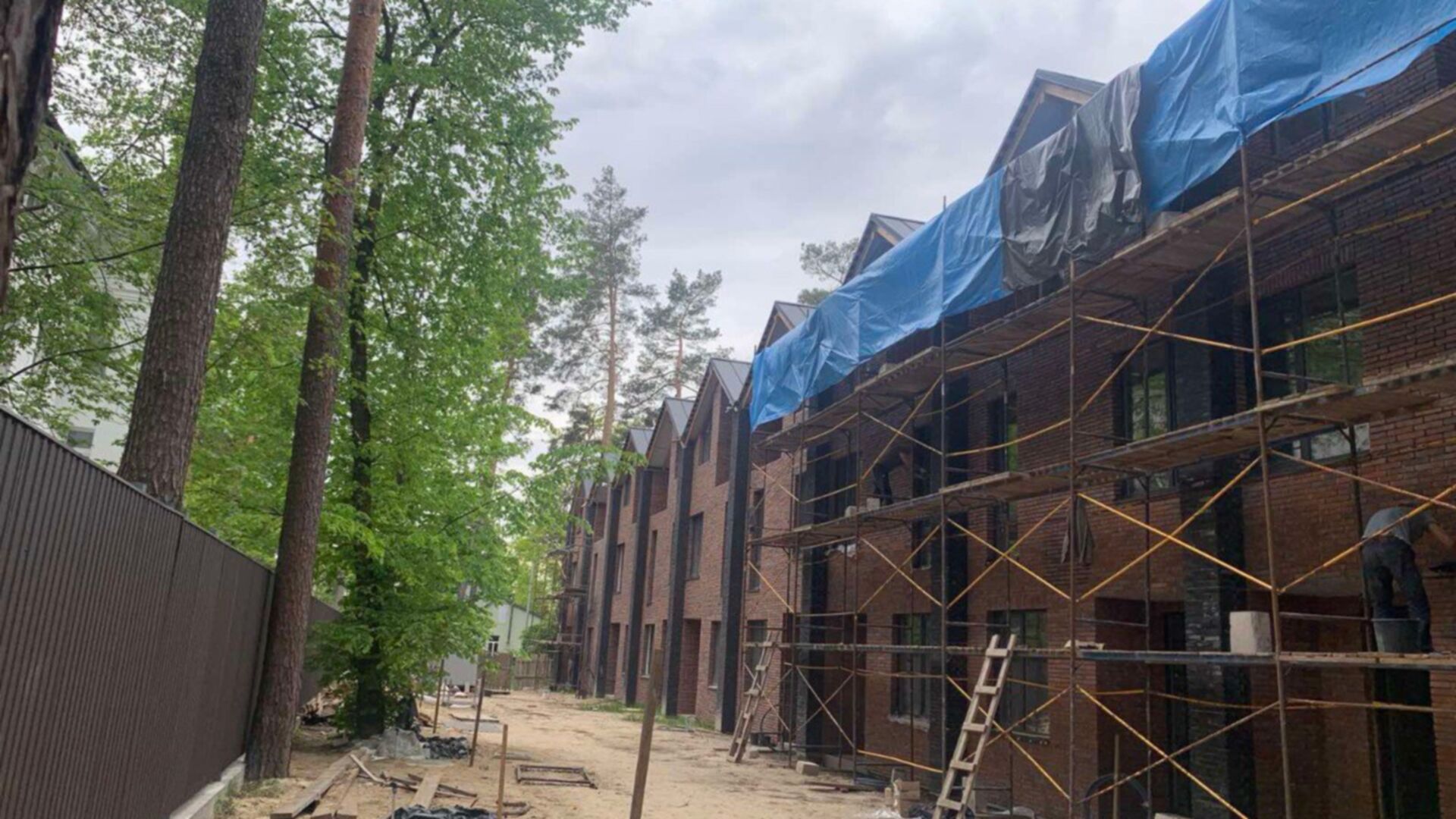 Состоянием на май 2025 года Таунхаус Forest Lane ход строительства фото 868283