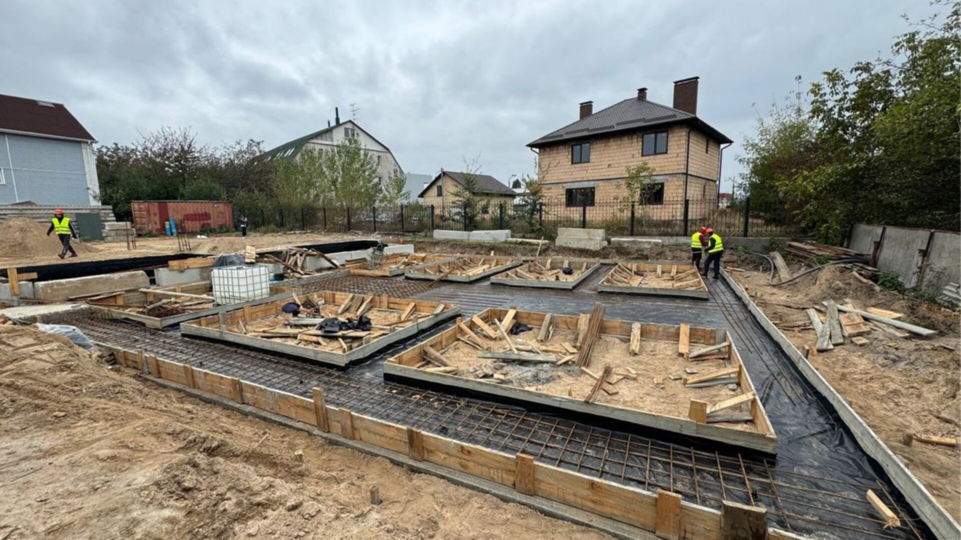 Станом на січень 2025 року Апарт-комплекс V2 хід будівництва фото 882152