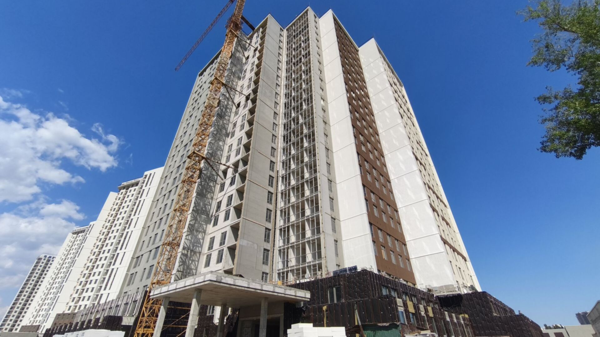 Состоянием на август 2025 года БЦ Kadorr City ход строительства фото 900417