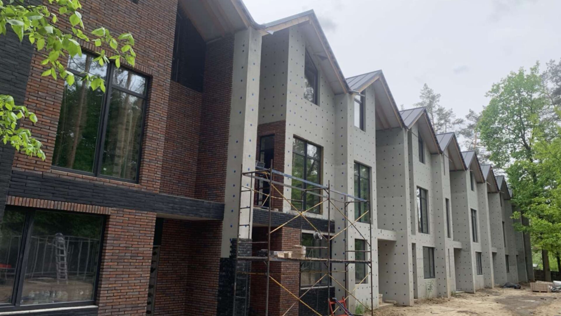 Состоянием на апрель 2025 года Таунхаус Forest Lane ход строительства фото 909555