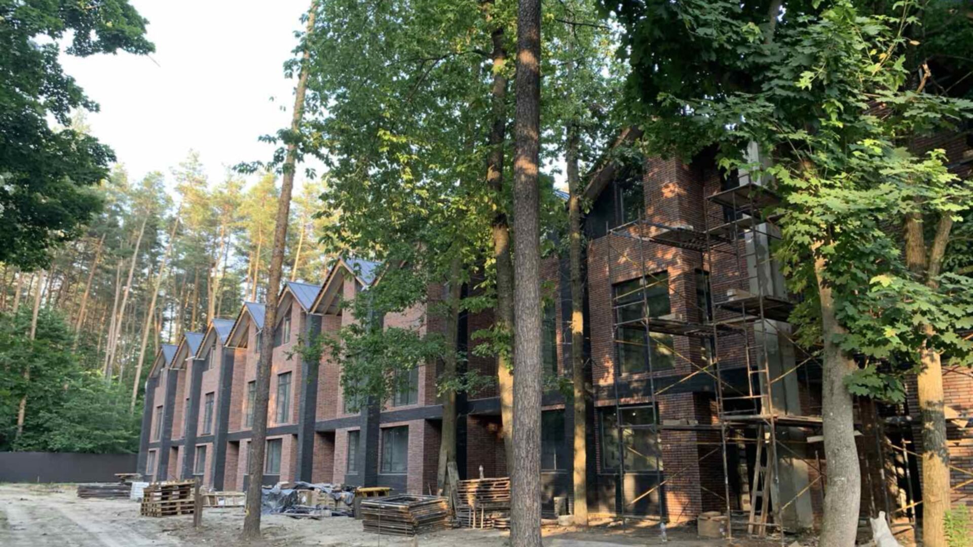 Состоянием на июнь 2025 года Таунхаус Forest Lane ход строительства фото 909562