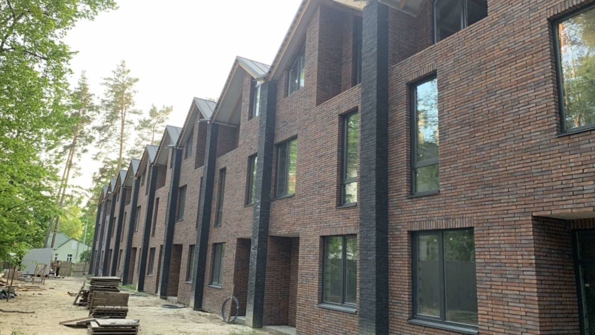 Состоянием на июнь 2025 года Таунхаус Forest Lane ход строительства фото 909564