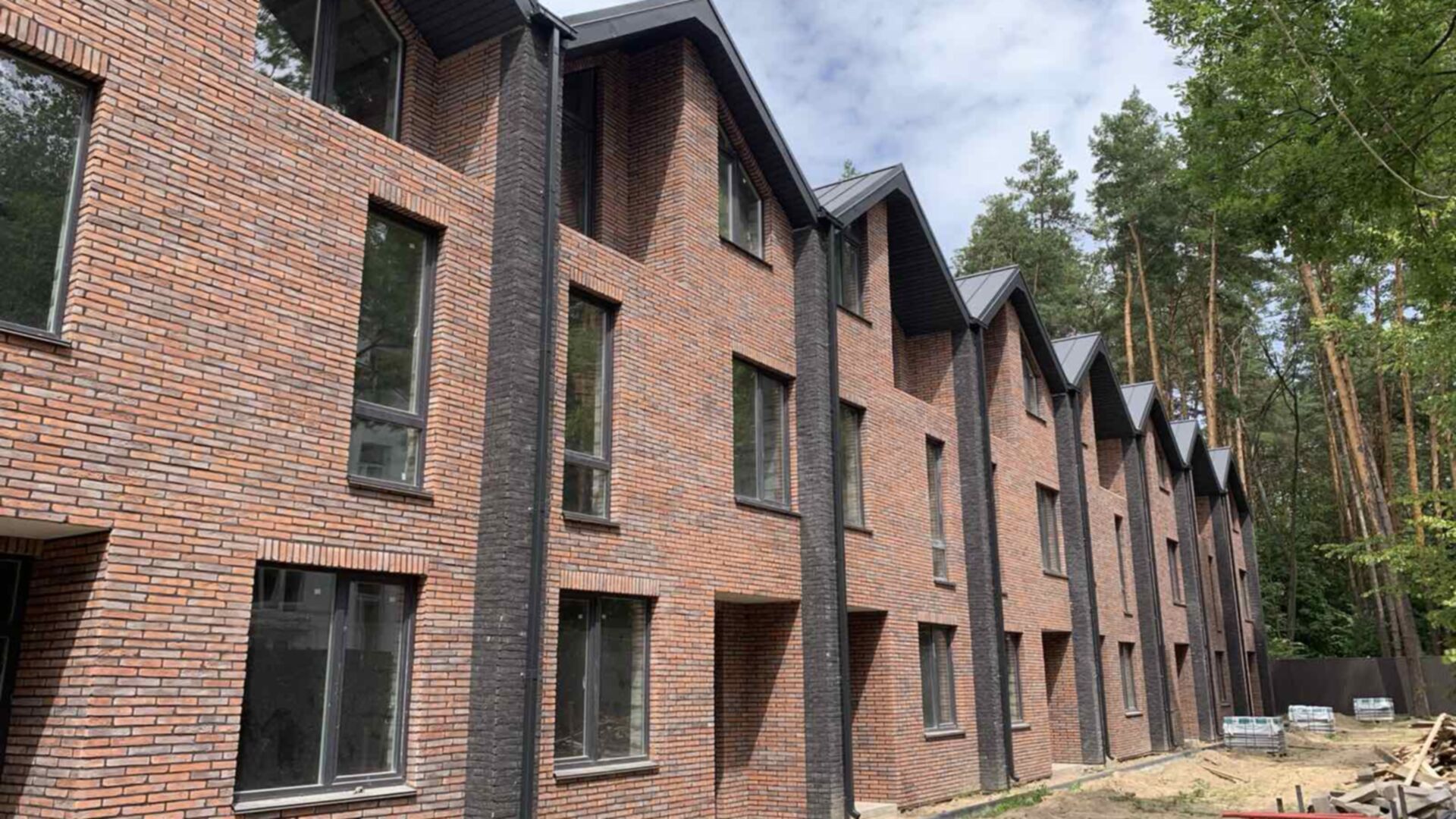 Состоянием на июль 2025 года Таунхаус Forest Lane ход строительства фото 909567