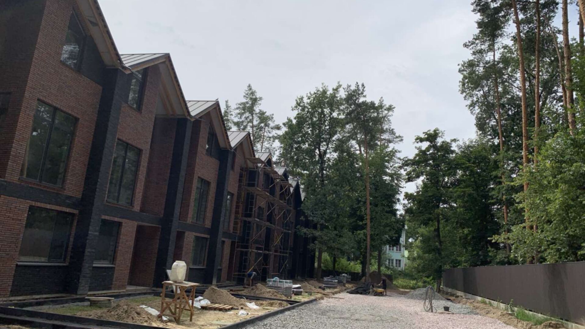 Состоянием на июль 2025 года Таунхаус Forest Lane ход строительства фото 909569