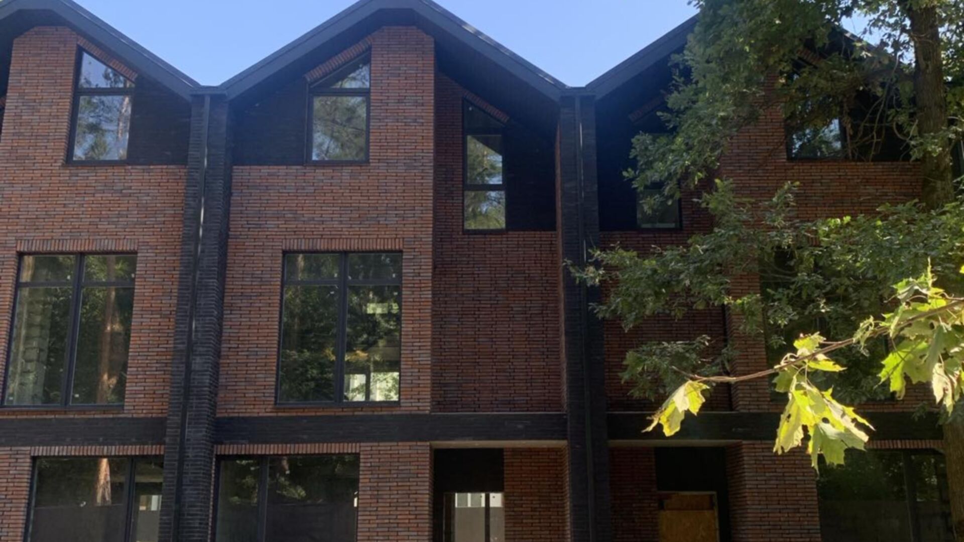 Состоянием на август 2025 года Таунхаус Forest Lane ход строительства фото 909571