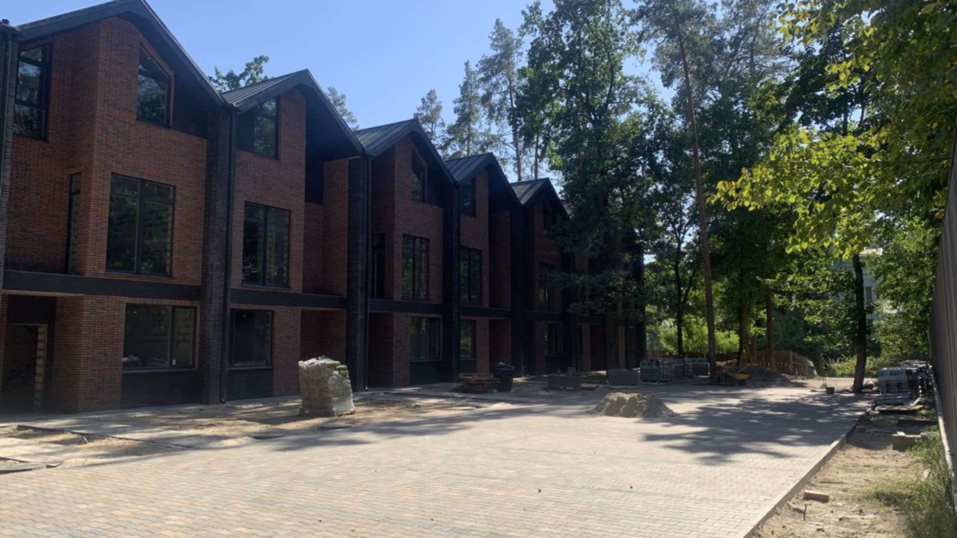 Состоянием на август 2025 года Таунхаус Forest Lane ход строительства фото 909572