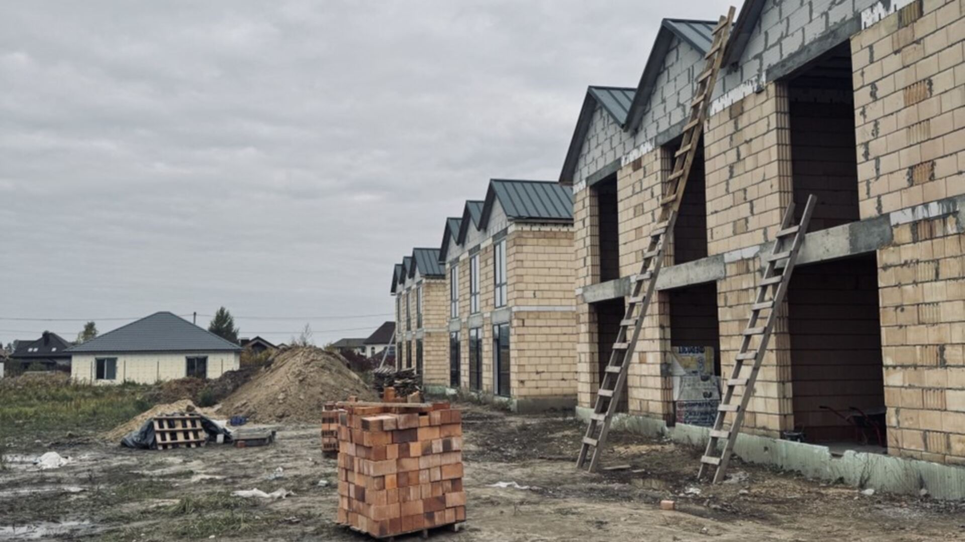 Таунхаус Сімейний маєток хід будівництва фото 931150